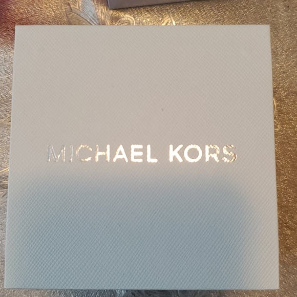 Watch - Picture 2 of 3